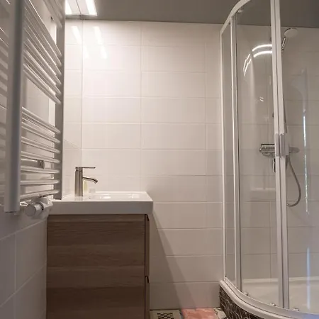 @ Apartment Geulle